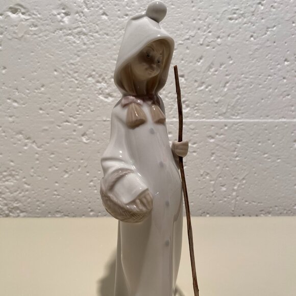 Lladro Shepherdess with Basket Porcelain Figurine - Picture 1 of 11